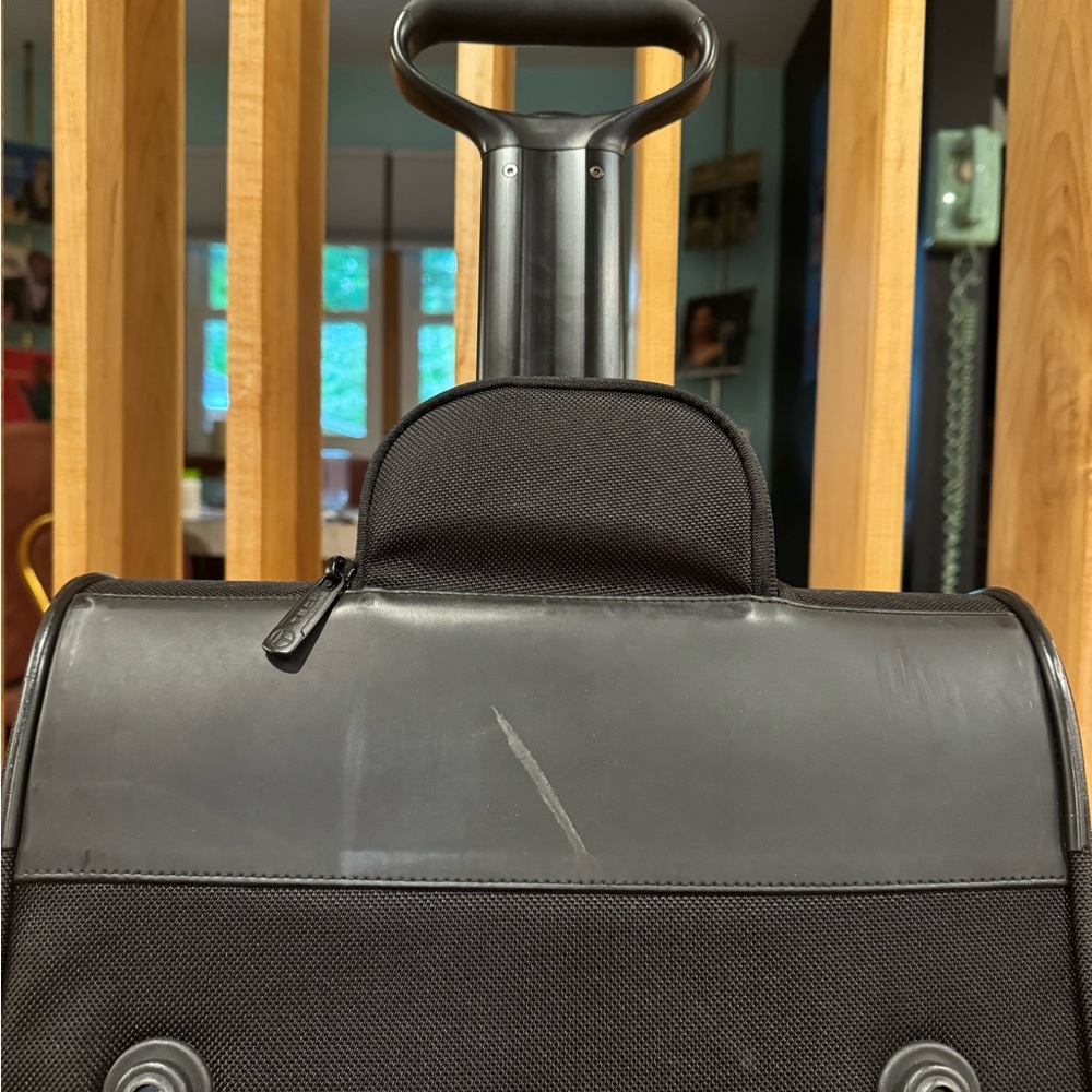 Tumi Black and Red Duffel Bag Durable Travel Essential - Picture 13 of 16